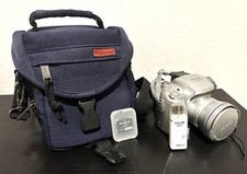 MACCHINA FOTOGRAFICA FUJI S3000 CON SCHEDE E LETTORE XD