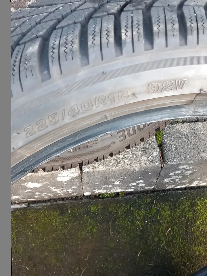 2 Winterreifen 225/40 R18  92 V  XL  Blizzak   LM 005   BRIDGESTONE - Bild 2 von 4