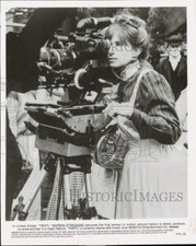 1983 Press Photo Barbra Streisand Behind the Camera Directing MGM/UA's "Yentl"