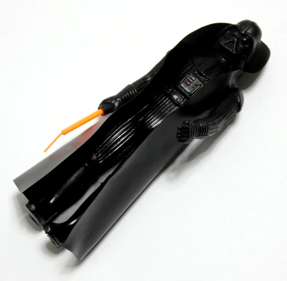 Figurine Star Wars DARK VADOR GMFGI 1977 Avec sabe et cape jouet vintage TBE - Photo 2/4