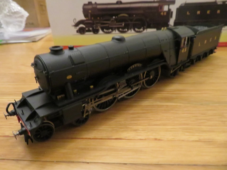 Hornby R30087 LNER A3 Class No.45 Lemberg Locomotive - Black - Image 3 of 4