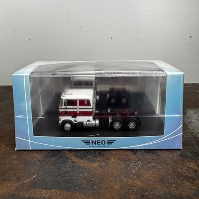 Neo Scale Models Ford CLT-9000 Tractor 1:64 Diecast WHITE / RED  New / Sealed