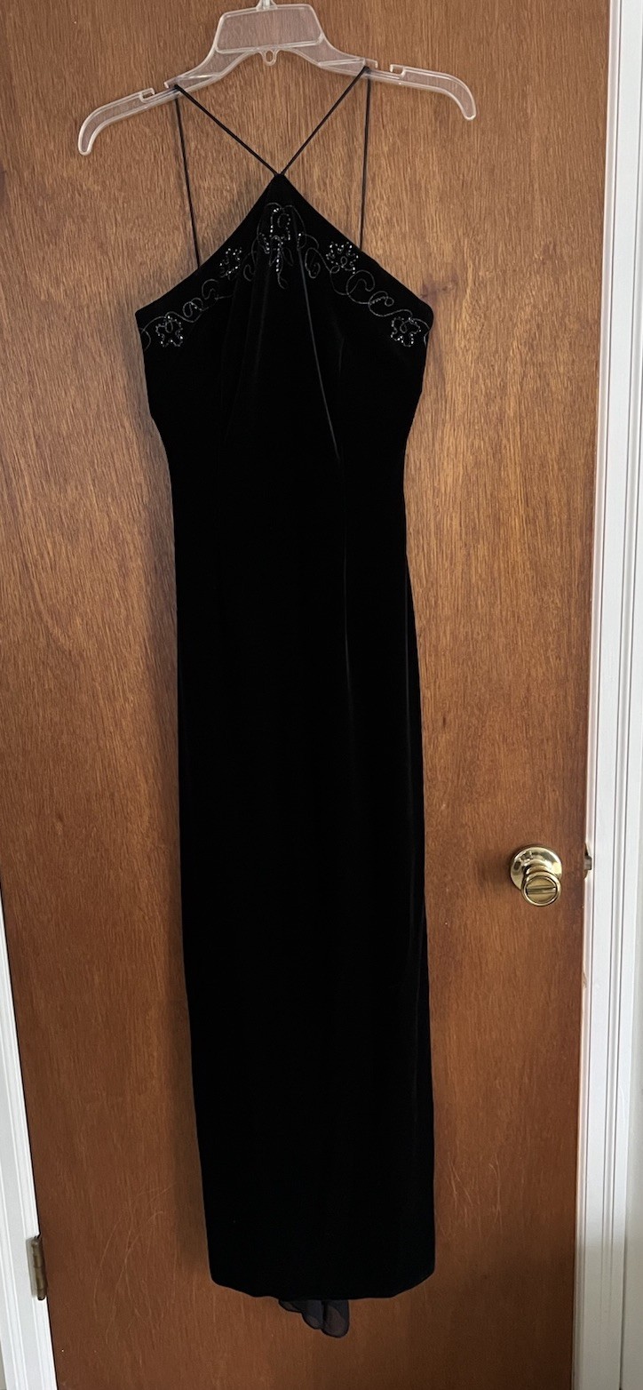 Betsy & Adam Women's Black Velvet Gown Size 4