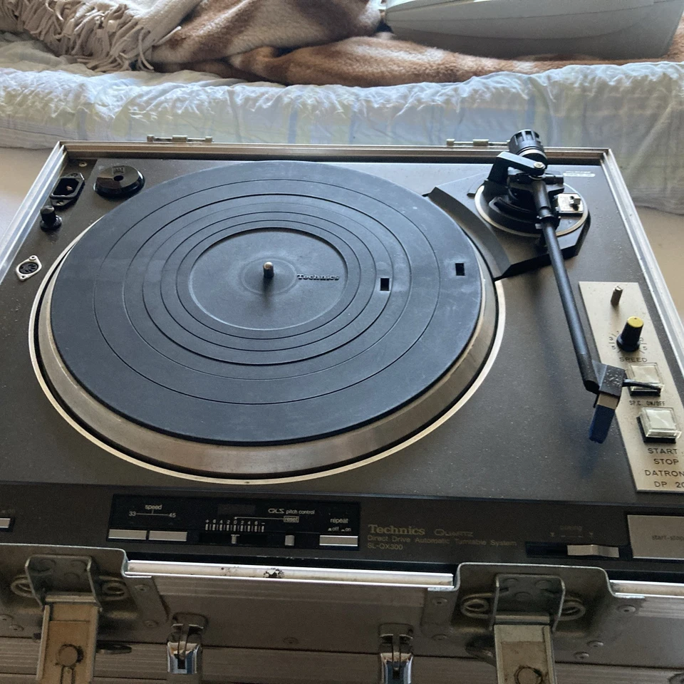 Technics SL Q300  Direktantrieb in solidem Alu Koffer T4P Tonabnehmer - Bild 4 von 4