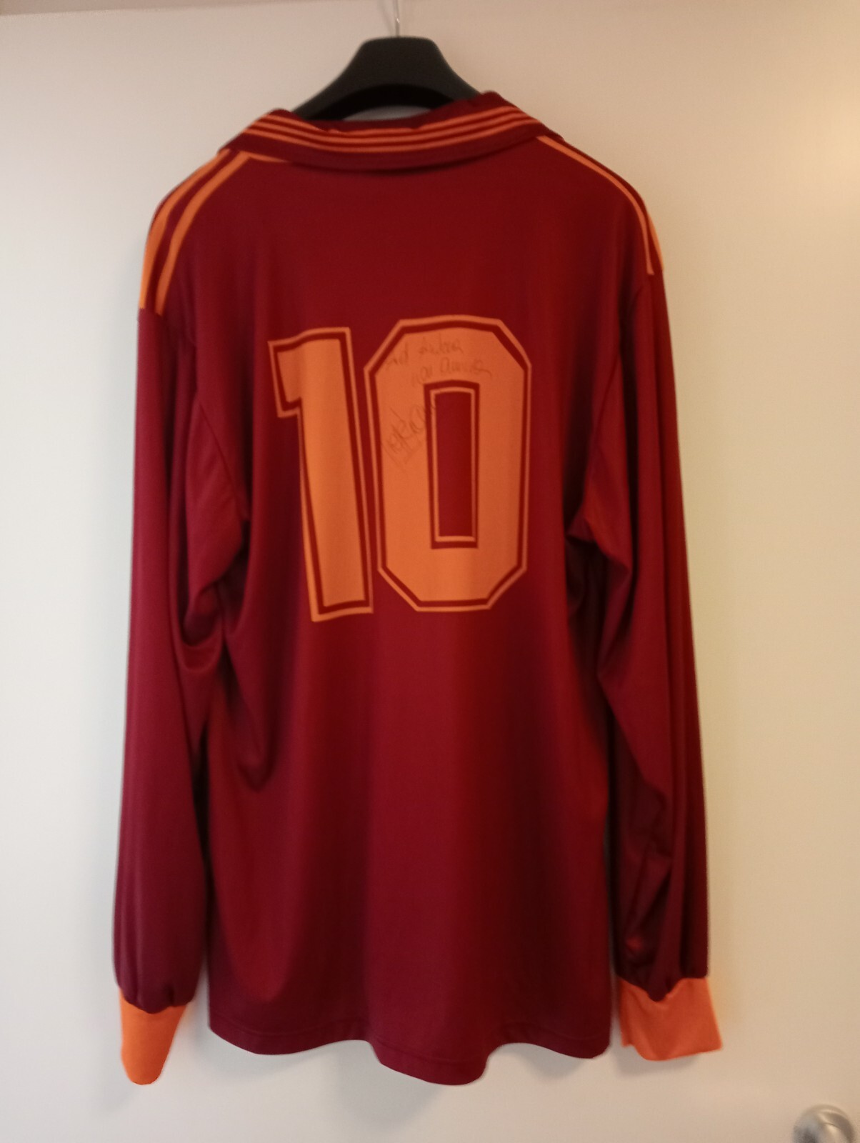 Foto 1 di 10