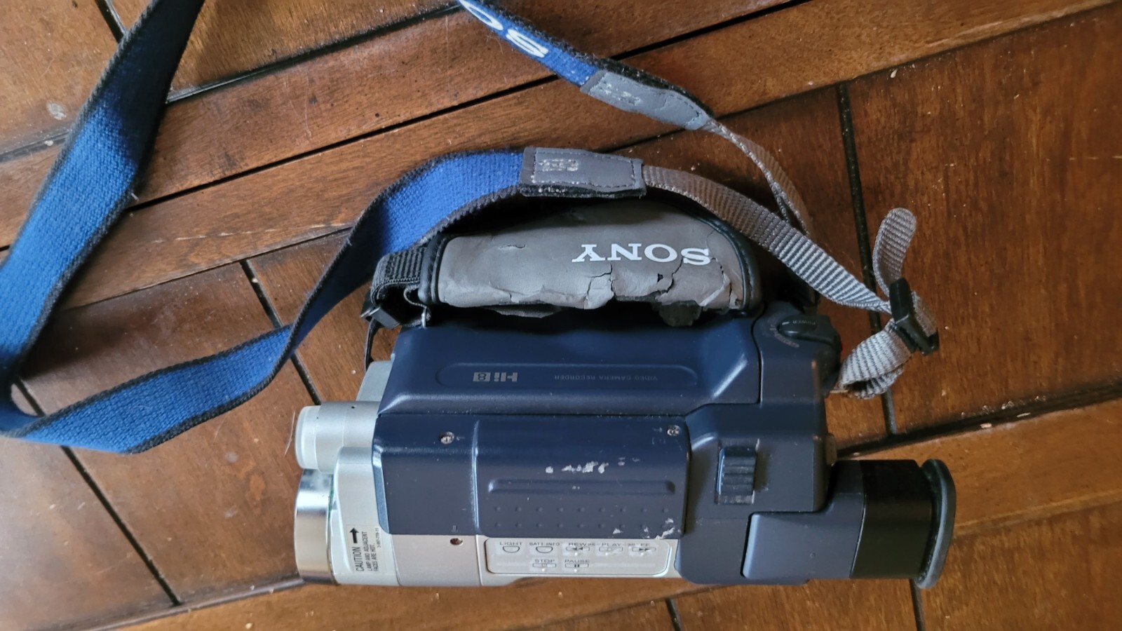 Sony CCDTRV318 Hi8 Camcorder 560X 20X Steady Shot Nightshot Handycam