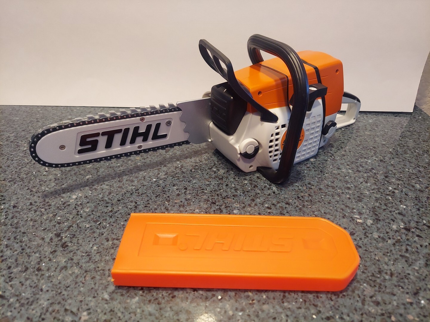 STIHL CHILDS TOY CHAINSAW WITH SOUNDS & MOVING RUBBER CHAIN AND GAURD