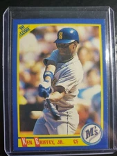 1990 SCORE KEN GRIFFEY JR CARD # 560 (BLUE DOT ON LOGO)