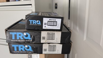Ford Focus 2000-2005 Front Brake Pads And Rotors 
