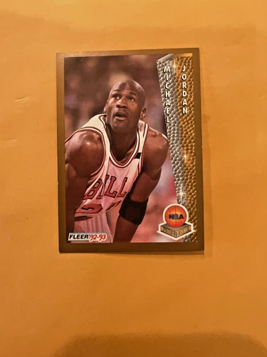 MICHAEL JORDAN BULLS 1992-93 FLEER NBA AWARD WINNERS MVP CARD #246