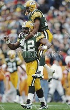 G359 Reggie White Green Bay Packers Celebration Football 8x10 11x14 16x20 Photo
