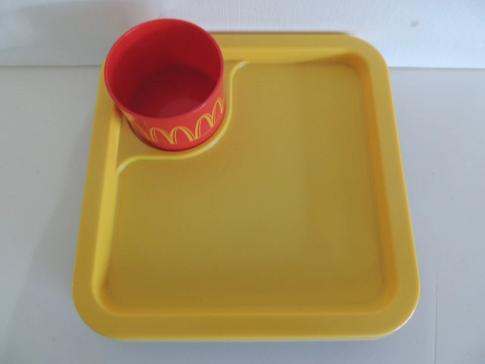 ВИНТАЖНЫЙ НЕИСПОЛЬЗОВАННЫЙ ПЛАСТИКОВЫЙ ЛОТОК MC DONALDS ИЗ ПЕНЫ С КРАСНОЙ ЧАШКОЙ - Изображение 2 из 3