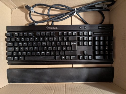 CORSAIR K70 RGB Mechanical