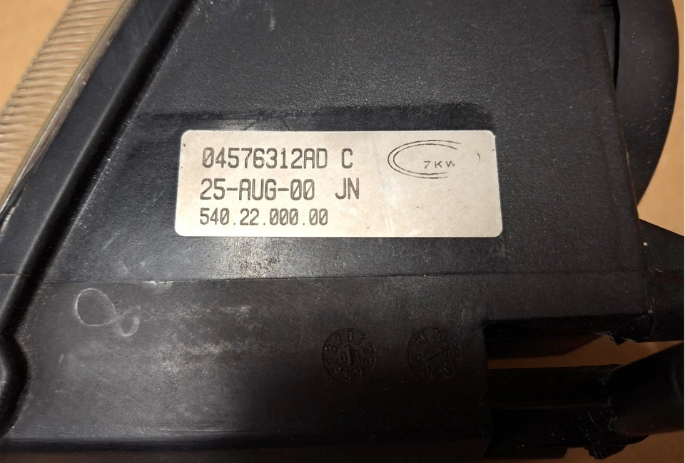 Scheinwerfer rechts Chrysler Voyager GS 98-00 Europaversion 04897388AC - Bild 4 von 4