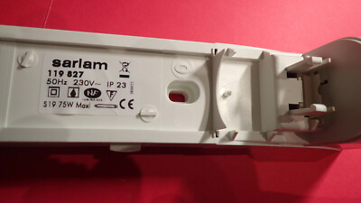 Applique Murale Sarlam 119810 - Classe 2 IP23 - 75W (sans Ampoule) - Installation électrique Neuve