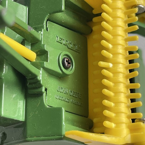 ERTL John Deere 590 Round Hay Baler 1:32 Scale Die Cast Green Yellow Farm Equip - Picture 9 of 20
