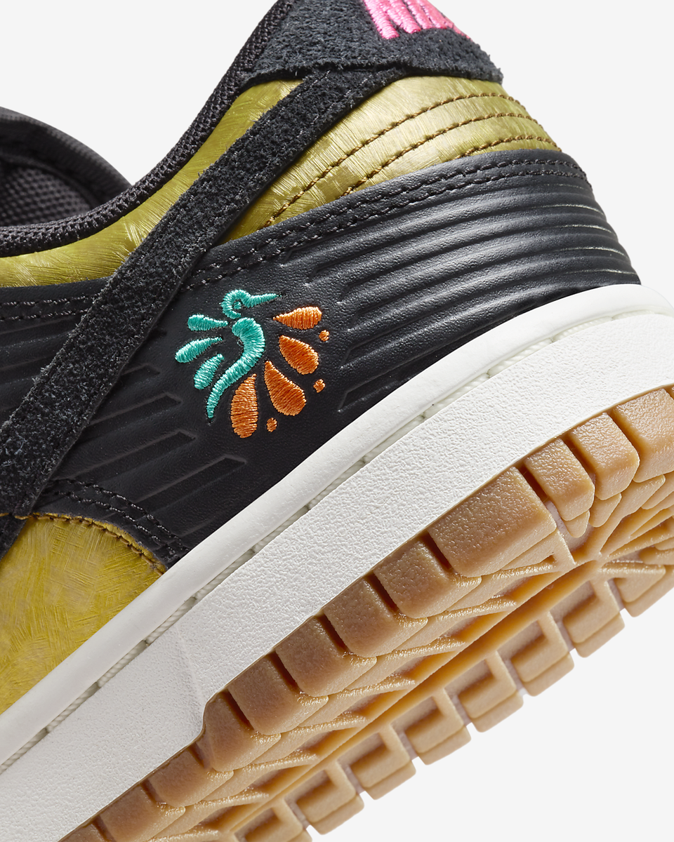 Nike WMNS Dunk Low 