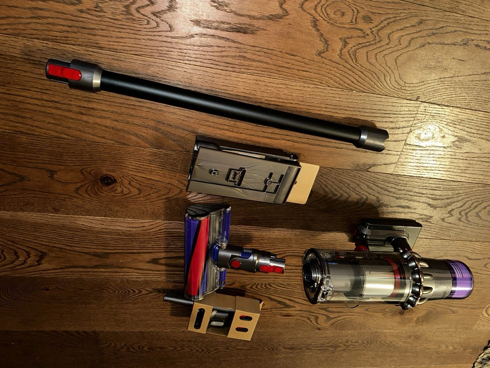 Dyson V11 Total Clean Pet Cordless Vacuum Cleaner Receipt 2 Yrs Warr, photo 3 of 3