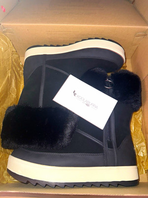 Koolaburra by UGG Women s Black Mid-Calf Faux Fur Trim Zip Snow Boots 8
