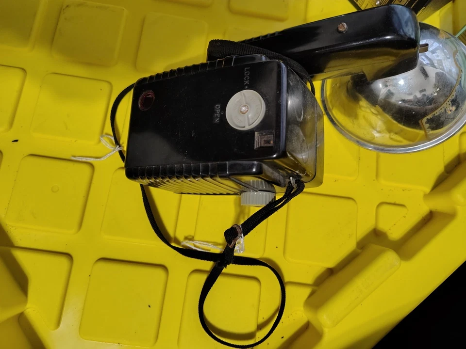 COLEÇÃO DE CÂMERAS vintage antiga com acessórios. Não testado - Imagem 3 de 4