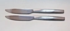 Viners of Sheffield Stainless VS-16 England 2 Dinner Knives 8 3/4"