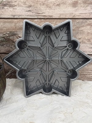 Nordic Ware Snowflake Pull-Apart Cake Pan Cast Aluminum 6 cups Christmas NWOT