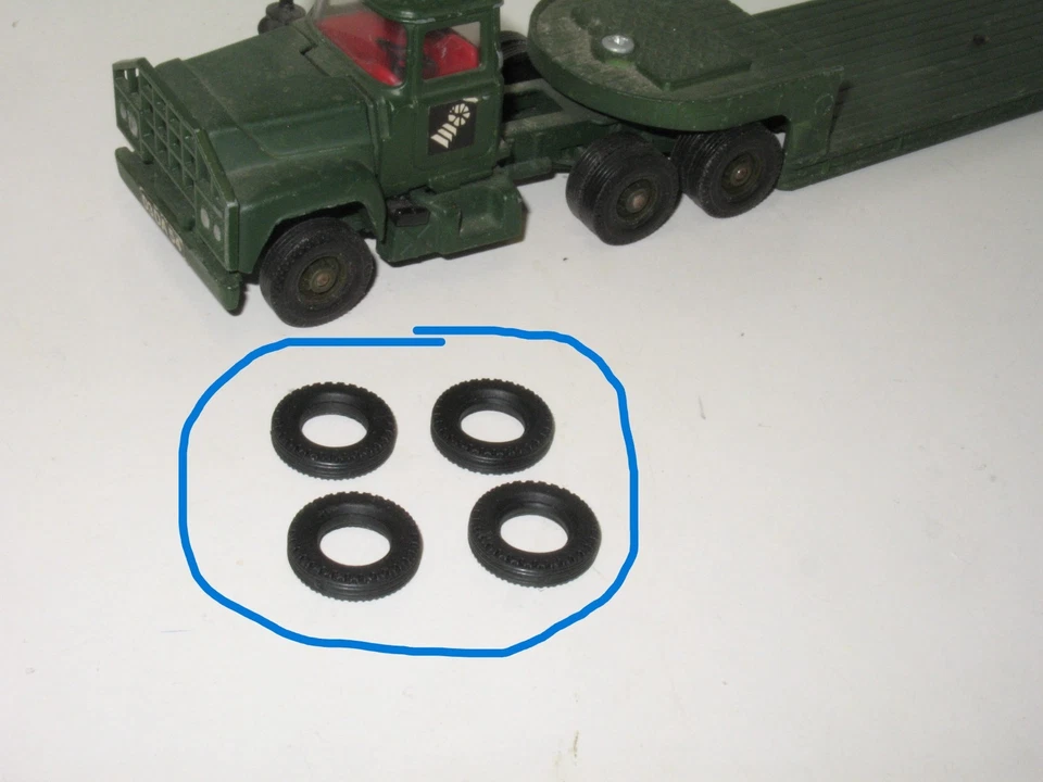 C34 CORGI, X 4 Tires For Truck After 68, MACK, FORD.. 20/11 - Image 3 of 4