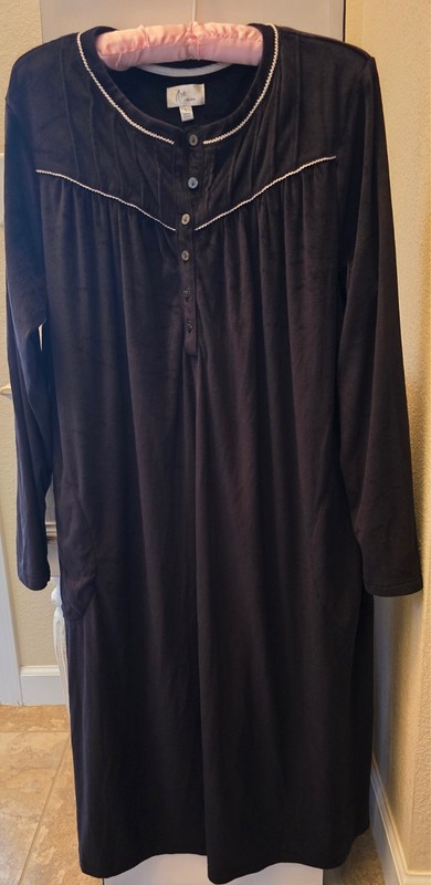Aria Collection Velour Long Sleeve Nightgown Women's Size L NWOT