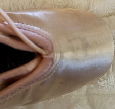 CAPEZIO Brand New NICOLINI Pointe Shoes Size 2.5 D
