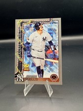 Austin Wells | 2025 Topps Holiday | Silver Glitter | #H56 Yankees