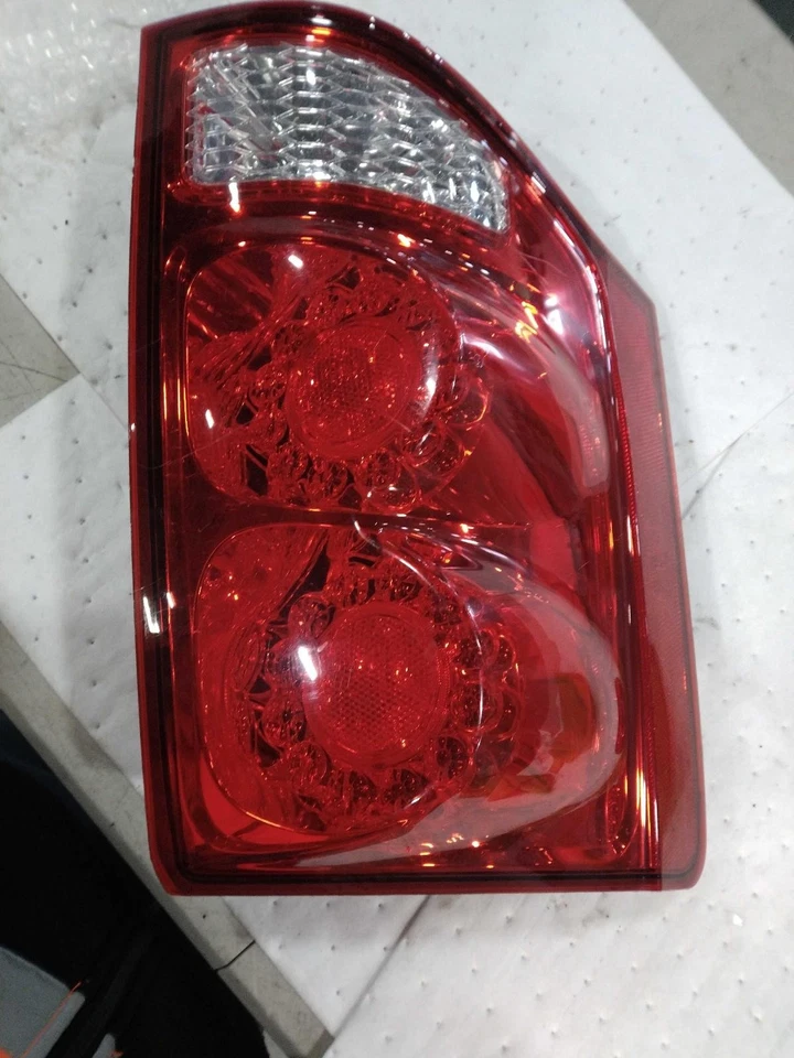 2013 RAM CARAVAN Left Tail Light Assembly WHITE OEM 27985 233K Mileage Foto 2 de 4