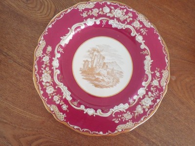 VINTAGE SPODE COPELAND 10 1/2 ''DINNER PLATE, GOLD LEAF SCENE IN CENTER, 1 PC.