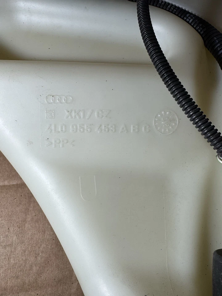 2007-2015 AUDI Q7 3.6L 4L WASHER FLUID RESERVOIR 4L0 955 453  - Image 3 of 3
