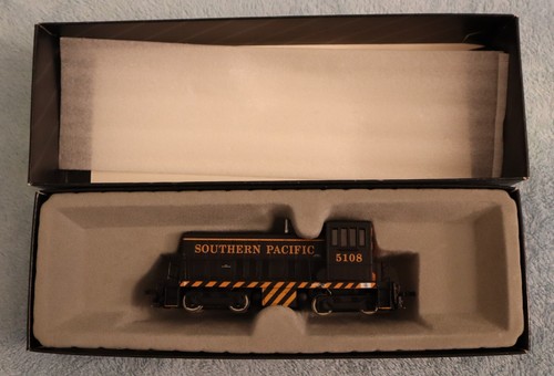 Bachmann Spectrum HO Scale GE 70 Ton Diesel Southern Pacific #5108 DC montiert  | Zustand: New: Other (See Details)