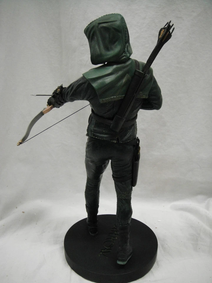 DC Comics Stephen Amell GREEN ARROW TV Series 13 inches STATUE MAQUETTE CW - Image 3 of 4