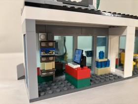 RETIRED LEGO City 60132 Service Station 2-in-1 Set 100% Complete Manual Box VGUC