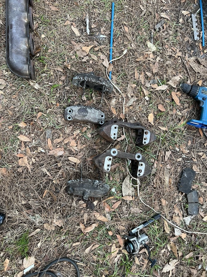 PIEZAS OEM 2000-03 Mercedes-Benz W163 ML55 ML430 Pinzas de freno delanteras Brembo Foto 2 de 4