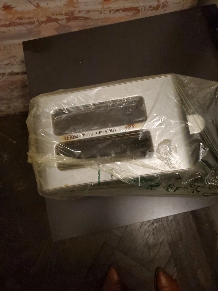 Tostadora eléctrica Bella de 2 rebanadas cromada defectuosa para piezas Foto 3 de 3