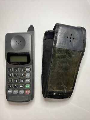 Vintage 1996 Motorola Deluxe Alpha Pocket Phone / Cellphone