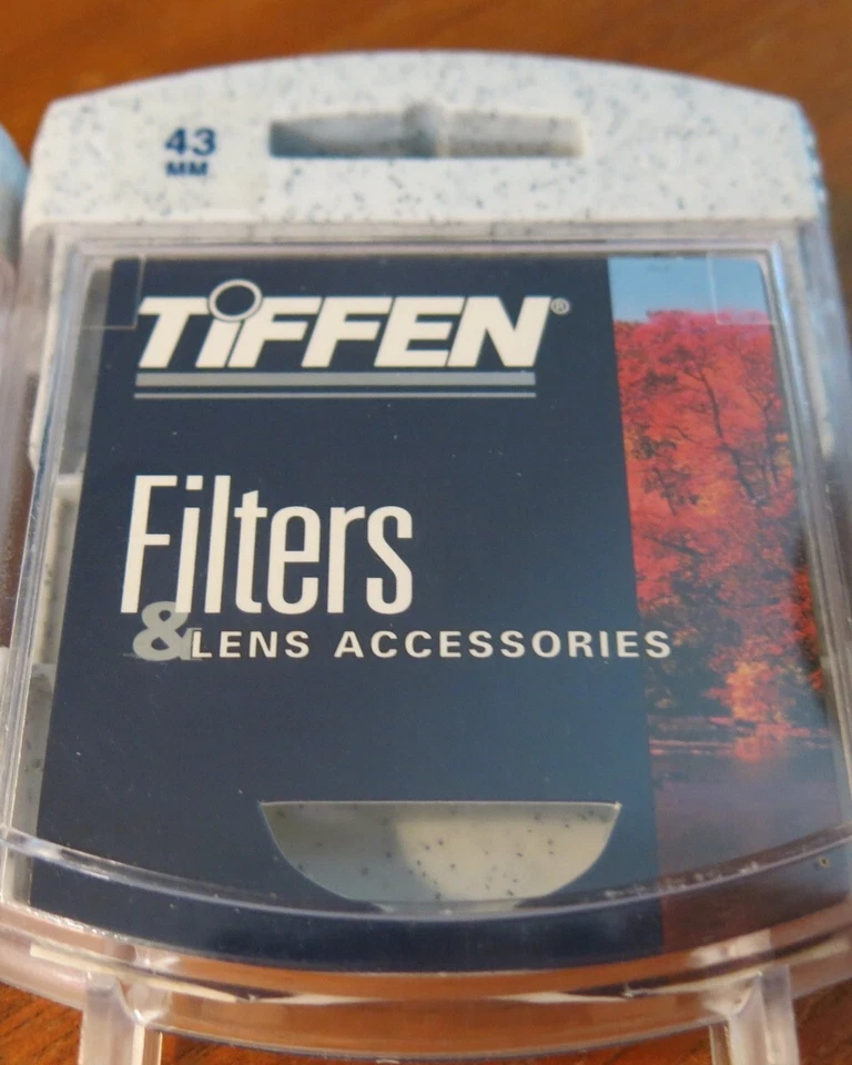 Vintage Tiffen MEGA plus 0.75X Wide Angle Converter Lens 43mm with 2 filters - Image 4 of 4