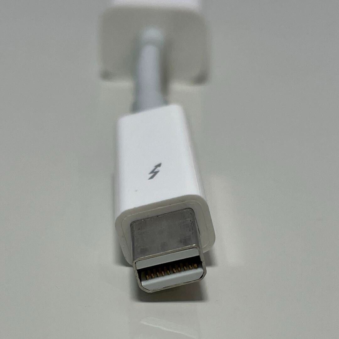 Apple Thunderbolt to FireWire Adapter Cable MD464ZM/A A1463 Apple Thunderbolt to FireWire Adapter Cable MD464ZM/A A1463