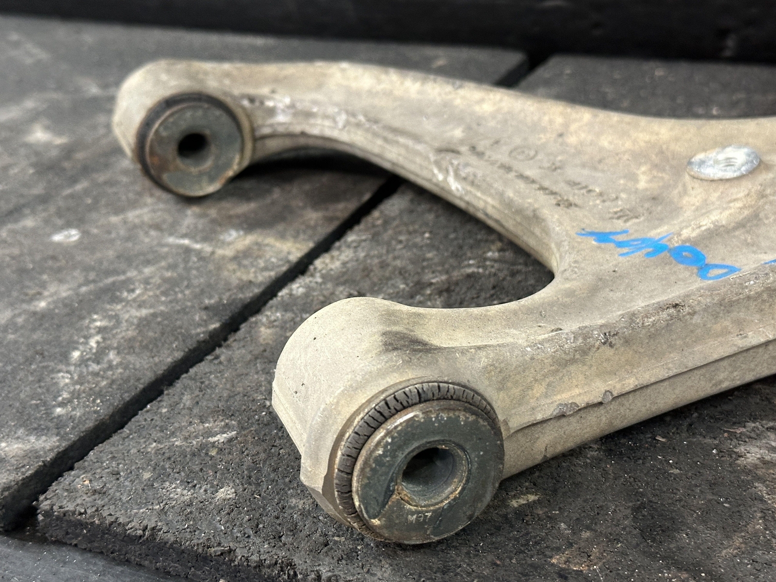 02-05 MASERATI SPYDER FRONT PASSENGER RIGHT SUSPENSION LOWER CONTROL ARM