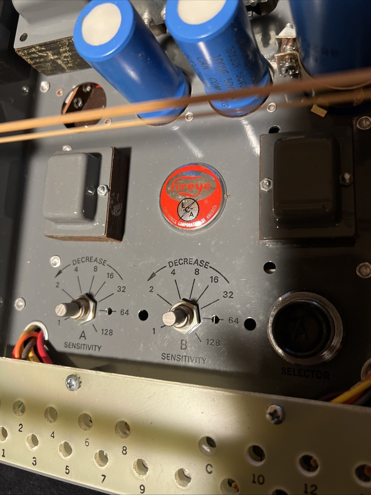 DETECTOR ELECTRONICS CORP. FLAME SAFEGUARD Type 25SU5 Model 4011