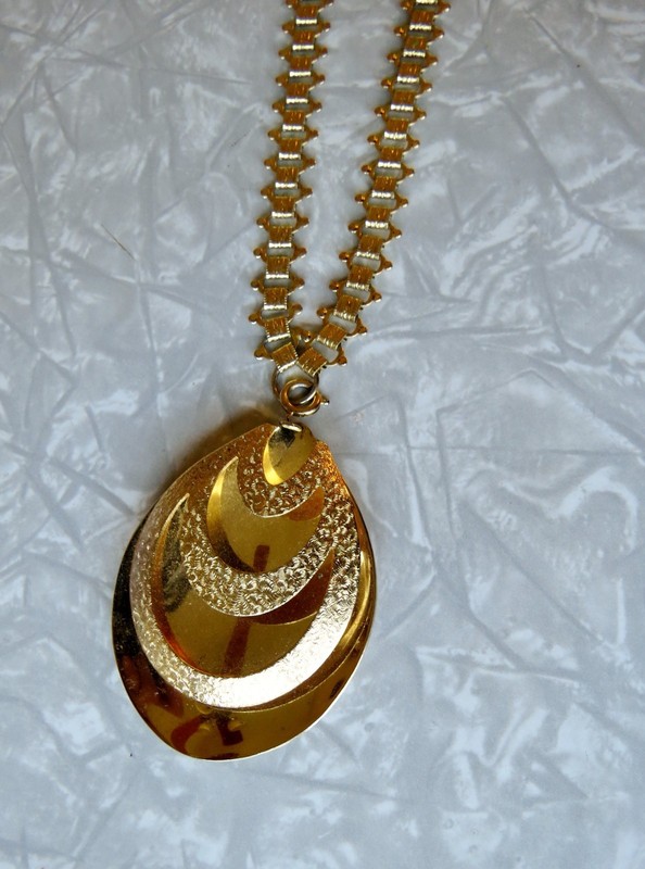 Sarah Coventry Mod Chunky Jewelry Necklace Womans Gold Tone 21" + 3" Pendant
