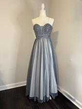 BLONDIE NITES Size 3 Corded Lace Embellished Plunge Bodice Tulle Gown Blue Prom