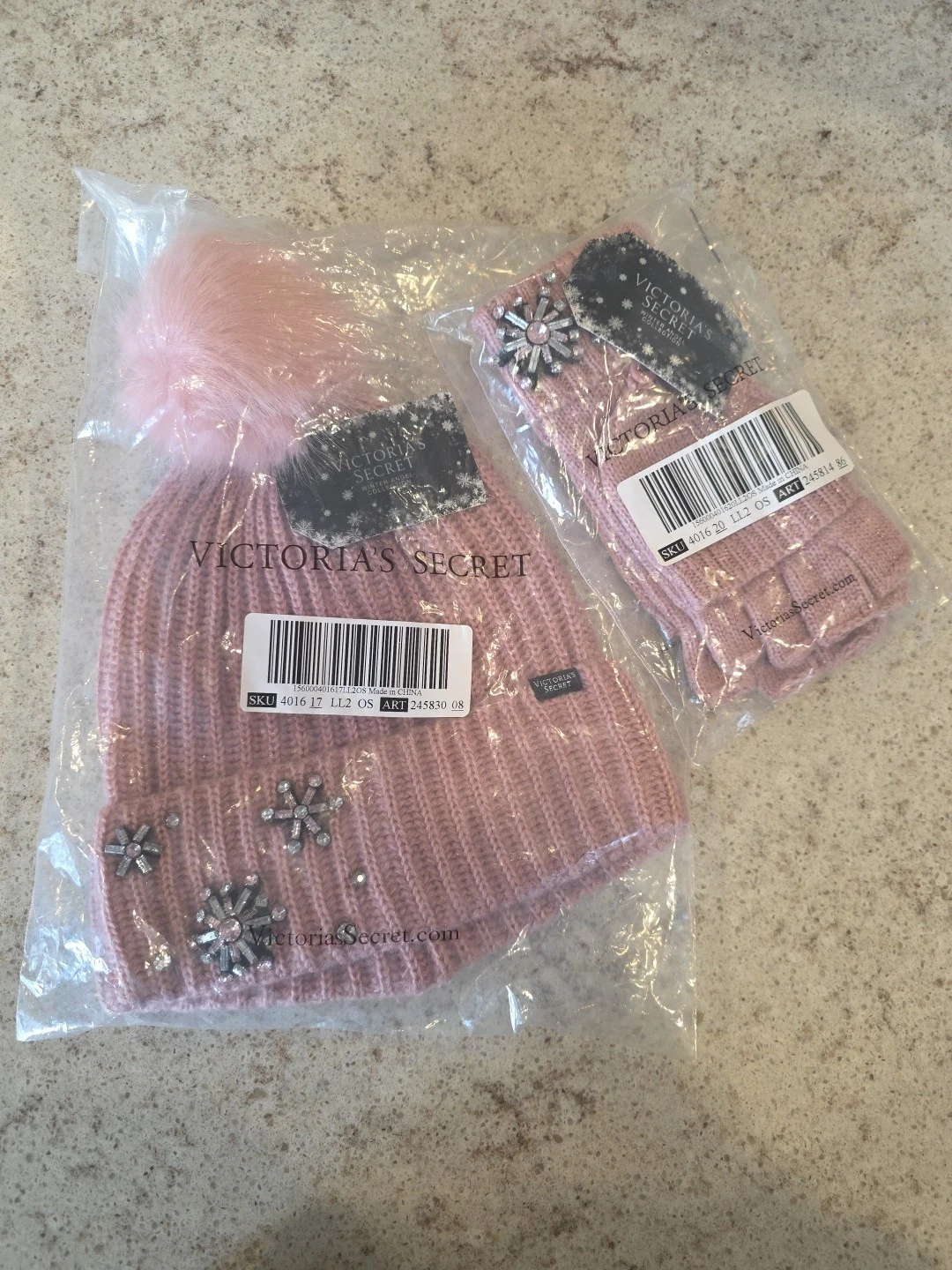 VICTORIA'S SECRET Pink Snowflake Knit Hat Convertible Gloves Mittens Winter