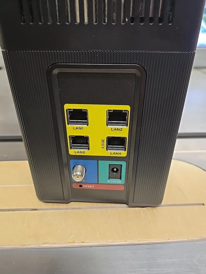 Motorola MG8725 DOCSIS 3.1 Cable Modem AX6000 WiFi 6 Router 4-Port  2in1 Device - Image 4 of 4