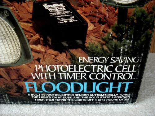 (NEW, Vintage) TORO, Outdoor Floodlights, LIGHT SET, Low Voltage with Sensor. - Picture 3 of 6