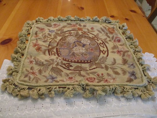 Aubusson Needlepoint Pillow Cover no tag 18” X 16” Floral Ring Roses Tassels EUC - Picture 13 of 16