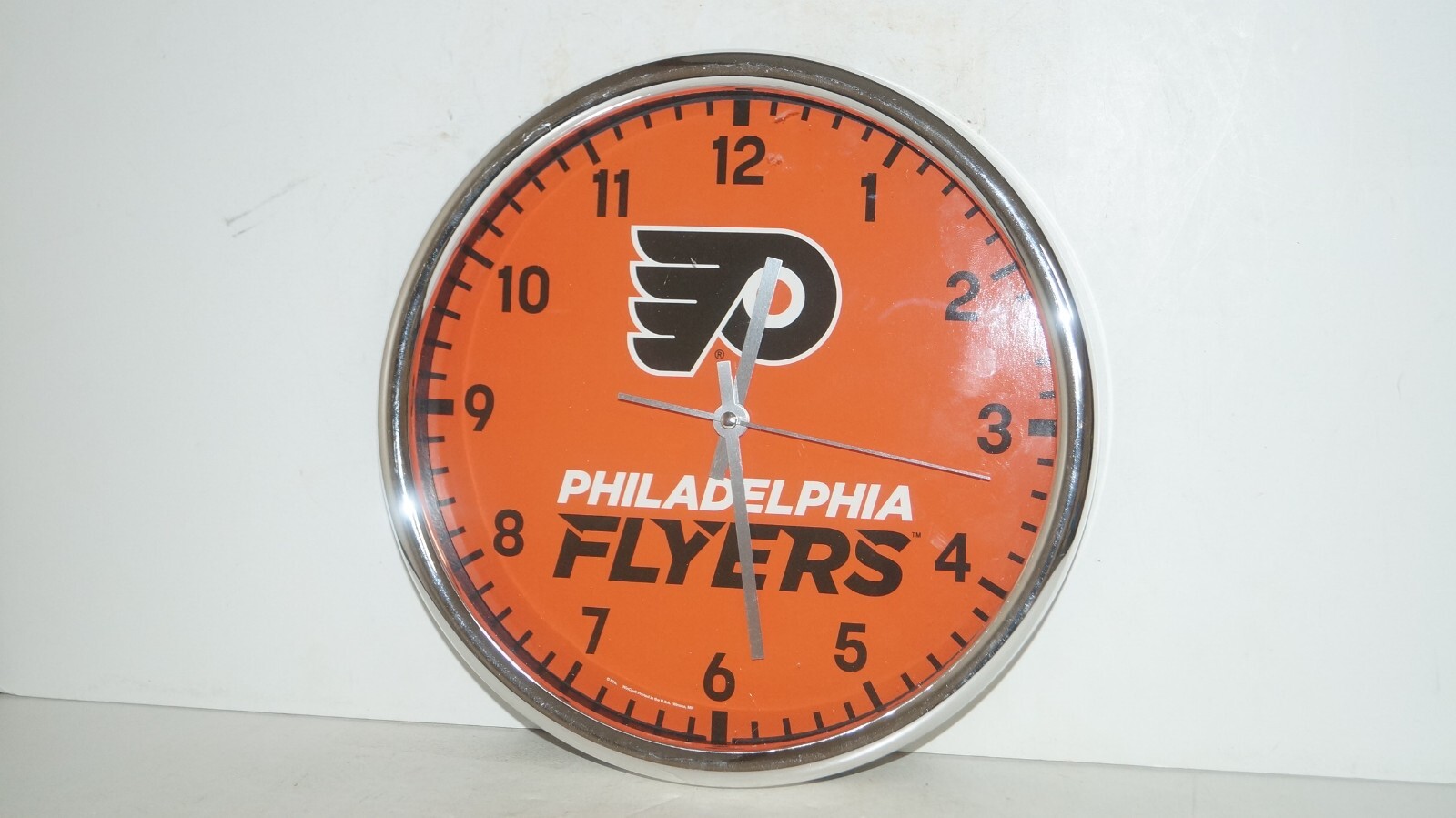 PHILADELPHIA FLYERS NHL QUARTZ BATTERY OP WALL CLOCK with SECOND HAND - NICE!